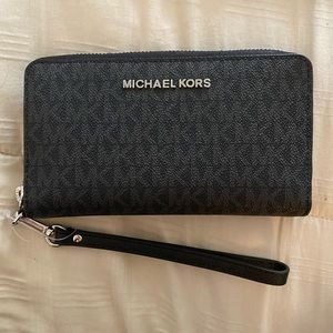 NWT - MK Jet Set Wallet